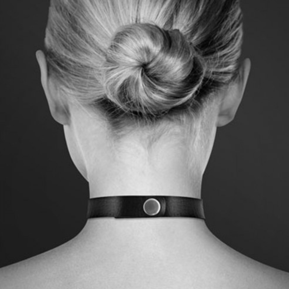 Collier en cuir noir avec coeur métal argenté