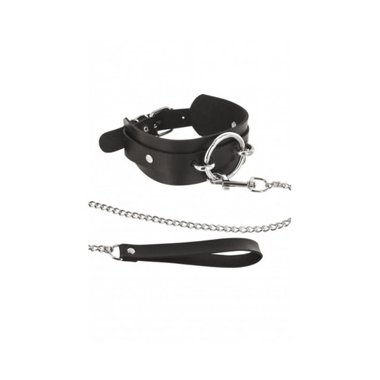 Collier fétichiste avec un large anneau en métal et une laisse